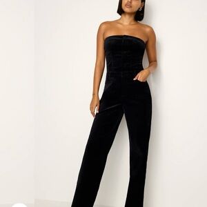 Good American Fit for Success Strapless
Velvet Jumpsuit